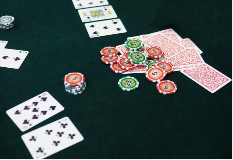 他のカジノゲームと何が違う？GTOなど戦術要素が強いポーカーの魅力とは？